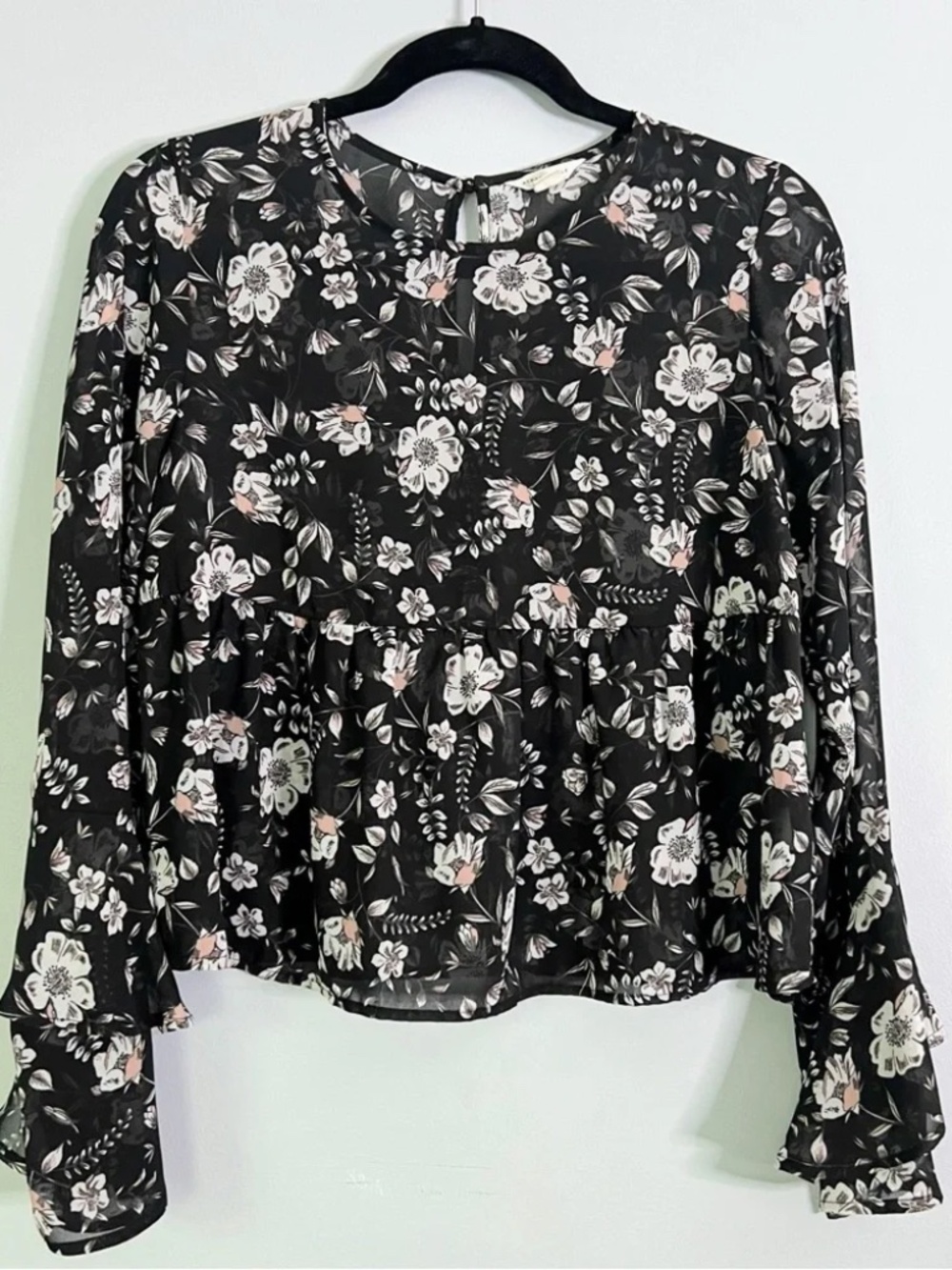 Aeropostale Black Floral Peplum Blouse Bell Sleeves Size Small